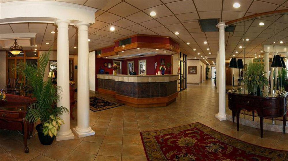 Clarion Inn & Suites Dothan South Exterior photo